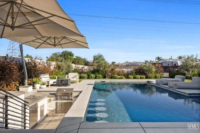 15100 Dobbs Avenue, Bakersfield, CA 93314