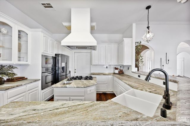 15100 Dobbs Avenue, Bakersfield, CA 93314