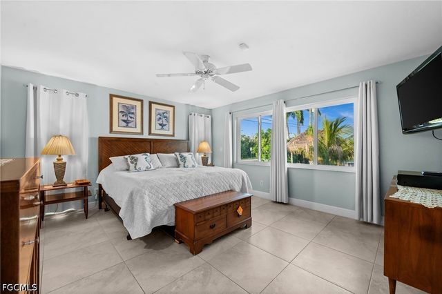 2498 Sapodilla LN, St James City, FL 33956