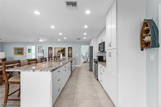 2498 Sapodilla LN, St James City, FL 33956