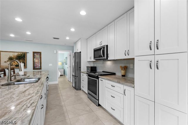 2498 Sapodilla LN, St James City, FL 33956