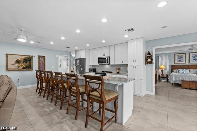 2498 Sapodilla LN, St James City, FL 33956