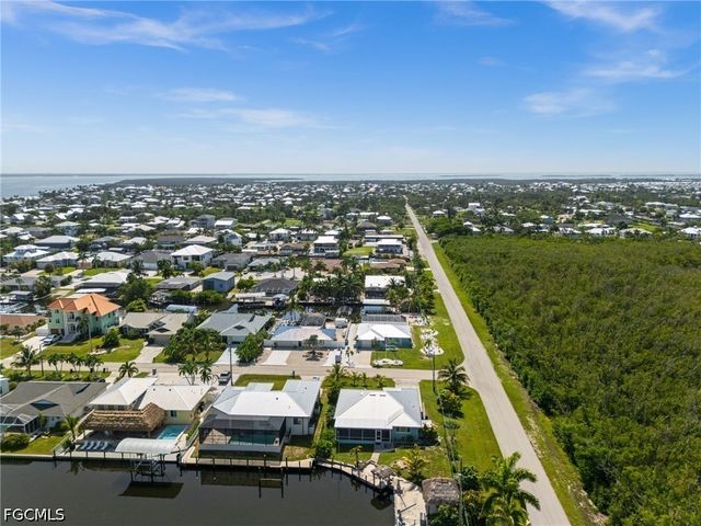 2498 Sapodilla LN, St James City, FL 33956