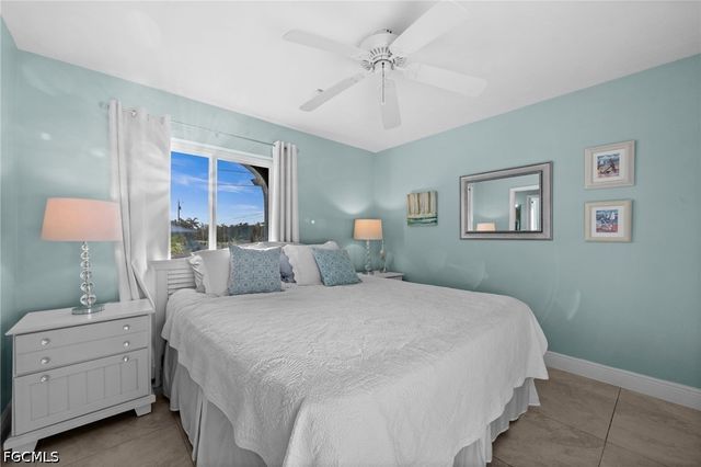 2498 Sapodilla LN, St James City, FL 33956