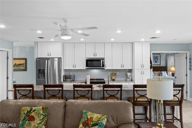 2498 Sapodilla LN, St James City, FL 33956