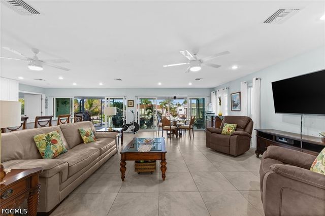 2498 Sapodilla LN, St James City, FL 33956