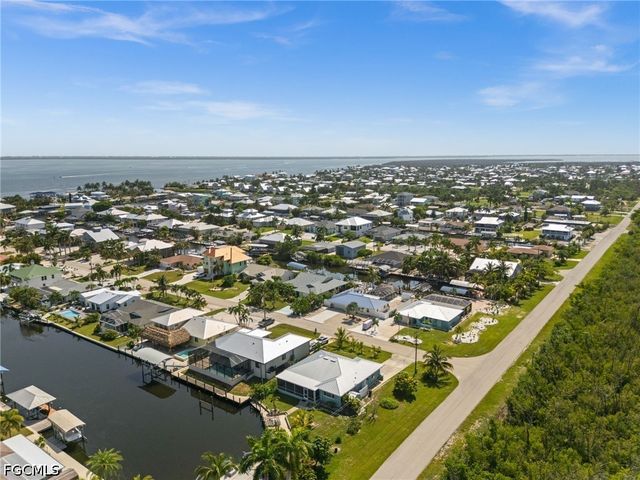 2498 Sapodilla LN, St James City, FL 33956