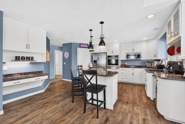 4124 N WEDGEWOOD DRIVE, Appleton, WI 54913