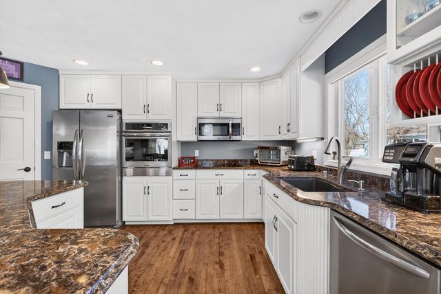 4124 N WEDGEWOOD DRIVE, Appleton, WI 54913