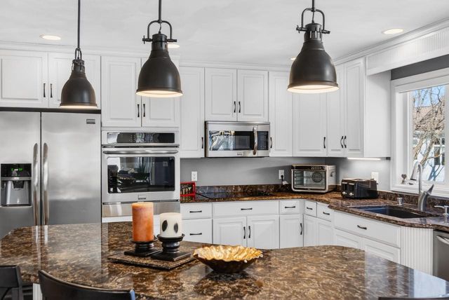 4124 N WEDGEWOOD DRIVE, Appleton, WI 54913