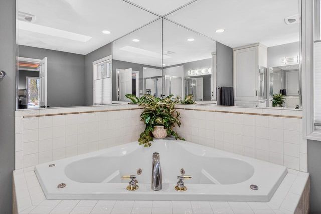 4124 N WEDGEWOOD DRIVE, Appleton, WI 54913