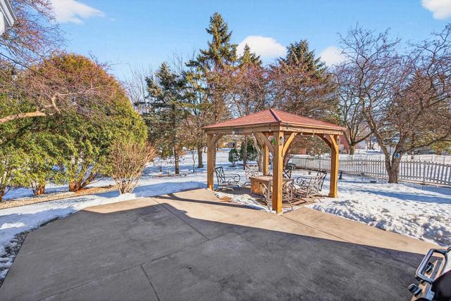 4124 N WEDGEWOOD DRIVE, Appleton, WI 54913