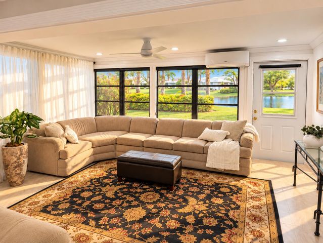23 Estate Drive, Boynton Beach, FL 33436