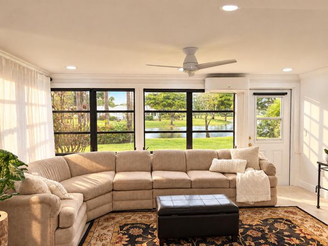 23 Estate Drive, Boynton Beach, FL 33436