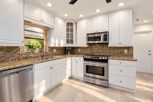 23 Estate Drive, Boynton Beach, FL 33436