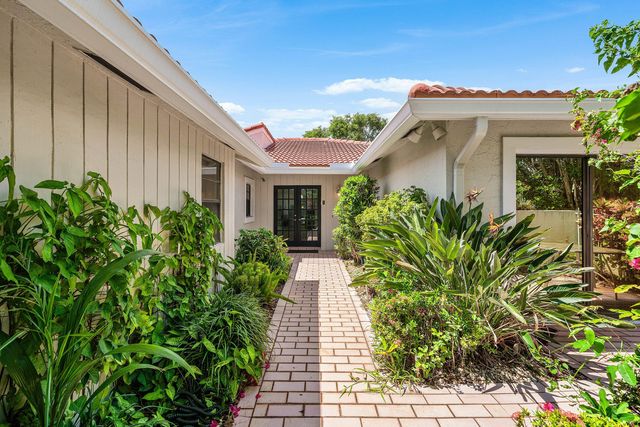 23 Estate Drive, Boynton Beach, FL 33436