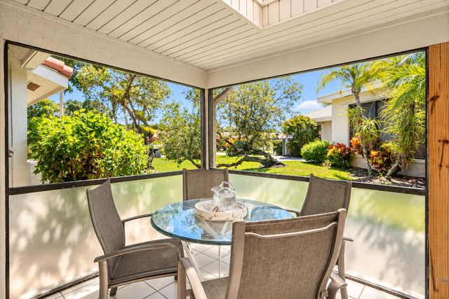 23 Estate Drive, Boynton Beach, FL 33436
