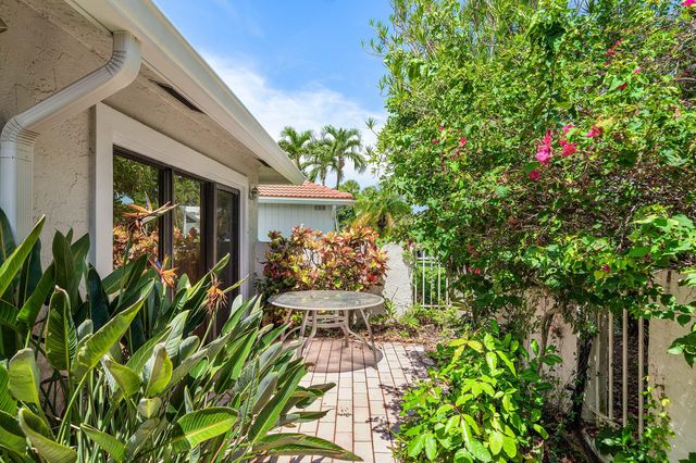 23 Estate Drive, Boynton Beach, FL 33436