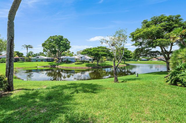 23 Estate Drive, Boynton Beach, FL 33436