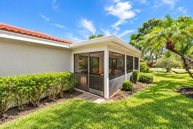 23 Estate Drive, Boynton Beach, FL 33436