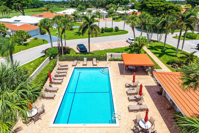 23 Estate Drive, Boynton Beach, FL 33436
