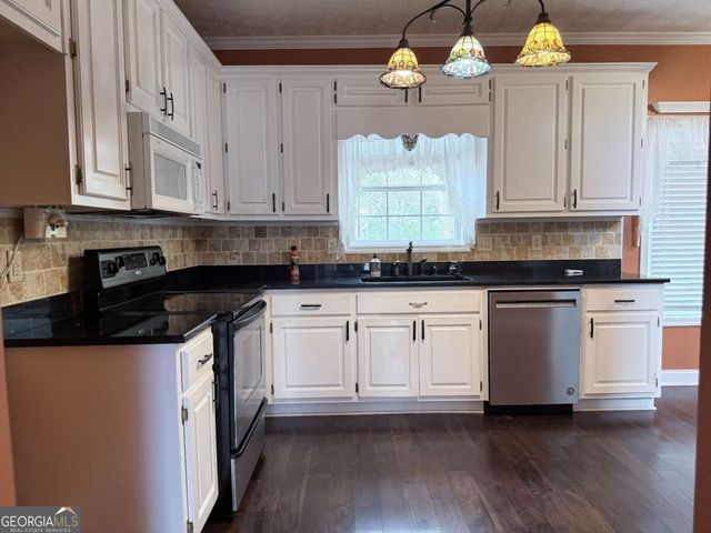 209 Ashley Drive, Mcdonough, GA 30252