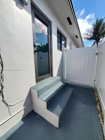 920 SE 8th St 1, Hialeah, FL 33010