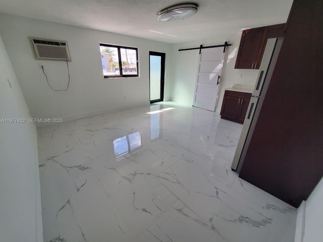 920 SE 8th St 1, Hialeah, FL 33010