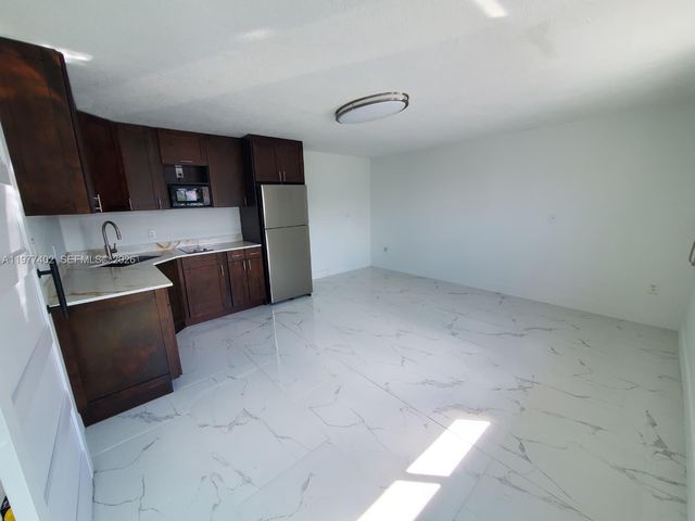 920 SE 8th St 1, Hialeah, FL 33010