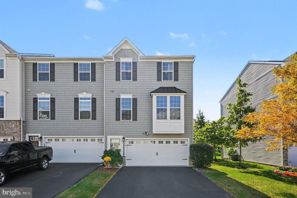 312 PIN OAK LN, PERKASIE, PA 18944 — exterior