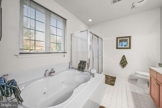 4 BRAKEMAN CT, Hightstown, NJ 08520