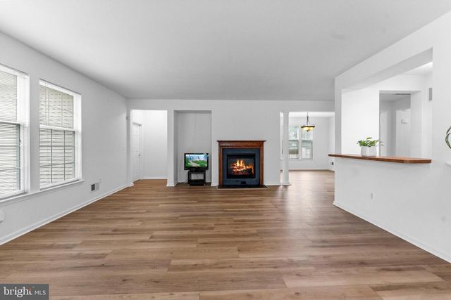 4 BRAKEMAN CT, Hightstown, NJ 08520