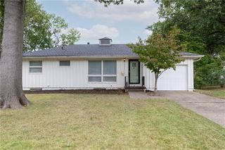 7236 Newton Drive, Overland Park, KS 66204