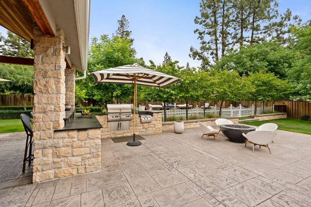 7550 N Spy Glass Avenue, Fresno, CA 93711