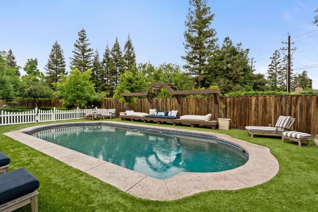 7550 N Spy Glass Avenue, Fresno, CA 93711