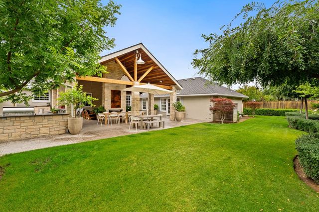 7550 N Spy Glass Avenue, Fresno, CA 93711