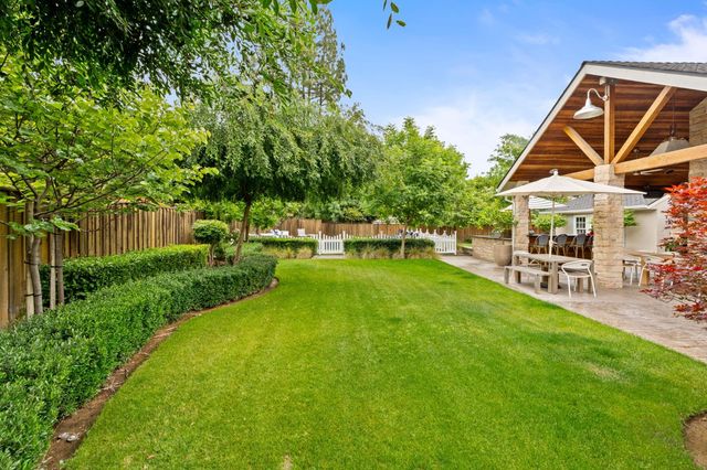 7550 N Spy Glass Avenue, Fresno, CA 93711
