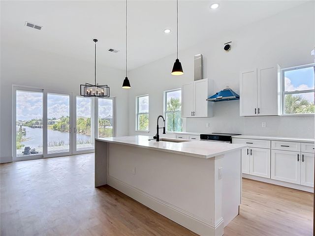 10262 KINGSVILLE DRIVE, Port Charlotte, FL 33981