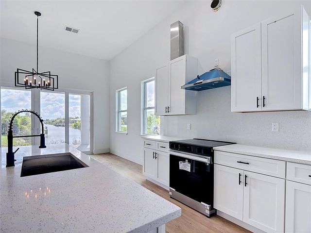 10262 KINGSVILLE DRIVE, Port Charlotte, FL 33981