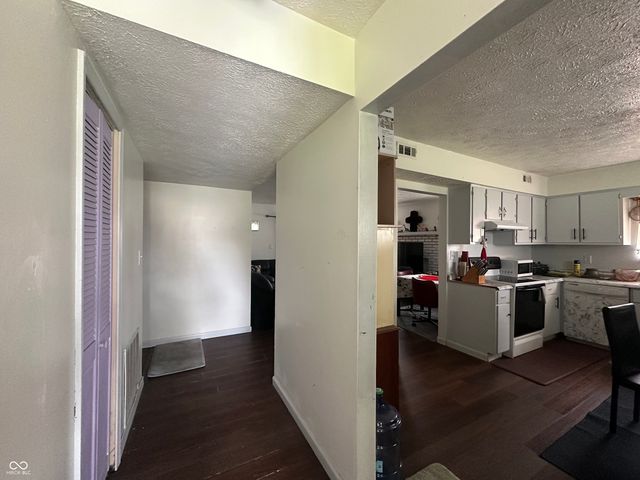 7727 Alapaka Court, Indianapolis, IN 46217