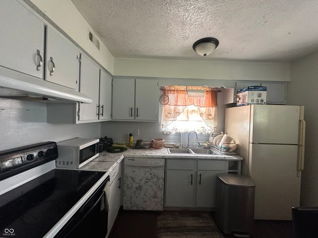 7727 Alapaka Court, Indianapolis, IN 46217