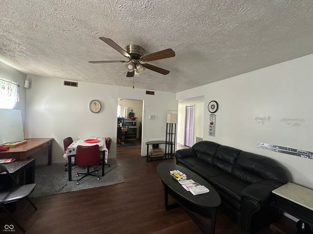 7727 Alapaka Court, Indianapolis, IN 46217