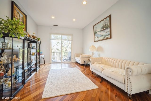 1130 Westminster Lane 1130, Elk Grove Village, IL 60007