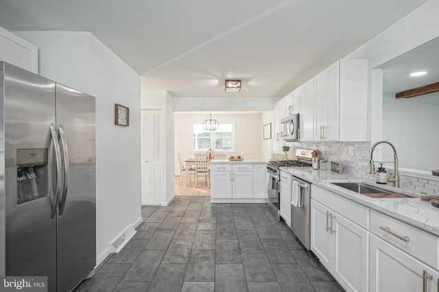402 GEORGETOWN RD, Blackwood, NJ 08012