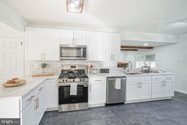 402 GEORGETOWN RD, Blackwood, NJ 08012