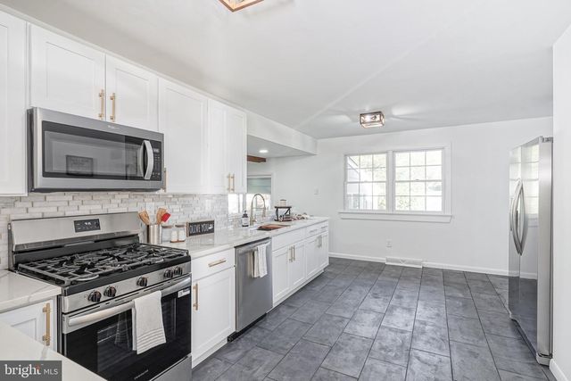 402 GEORGETOWN RD, Blackwood, NJ 08012