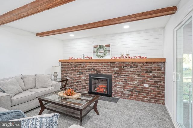 402 GEORGETOWN RD, Blackwood, NJ 08012
