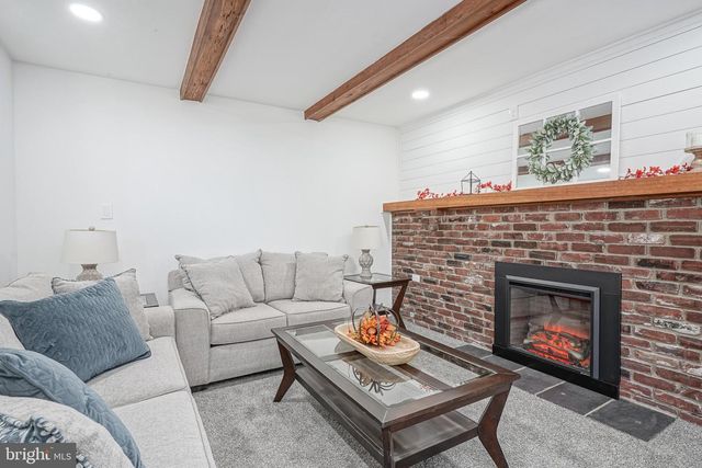 402 GEORGETOWN RD, Blackwood, NJ 08012