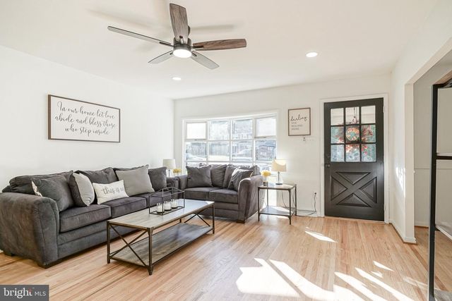 402 GEORGETOWN RD, Blackwood, NJ 08012