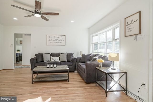 402 GEORGETOWN RD, Blackwood, NJ 08012
